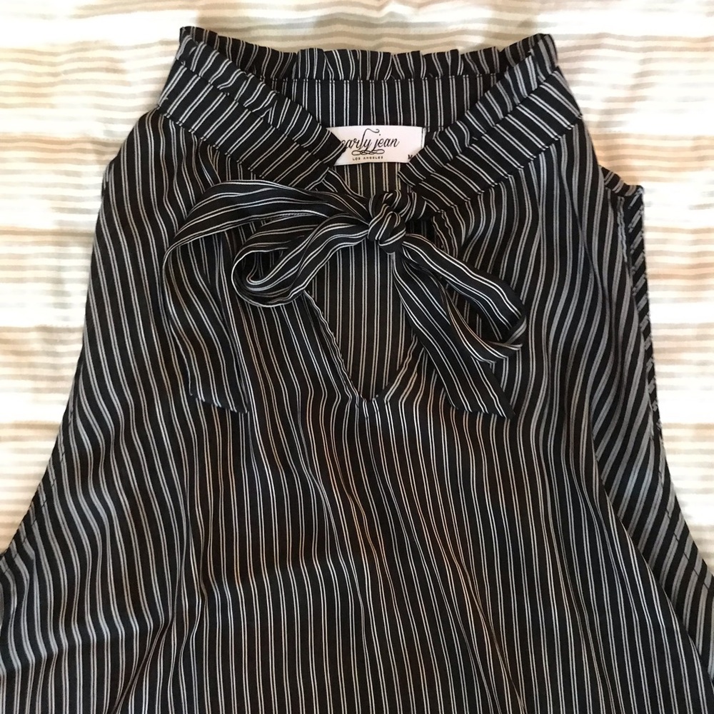 Carly Jean - Sleeveless Blouse - New Never Worn